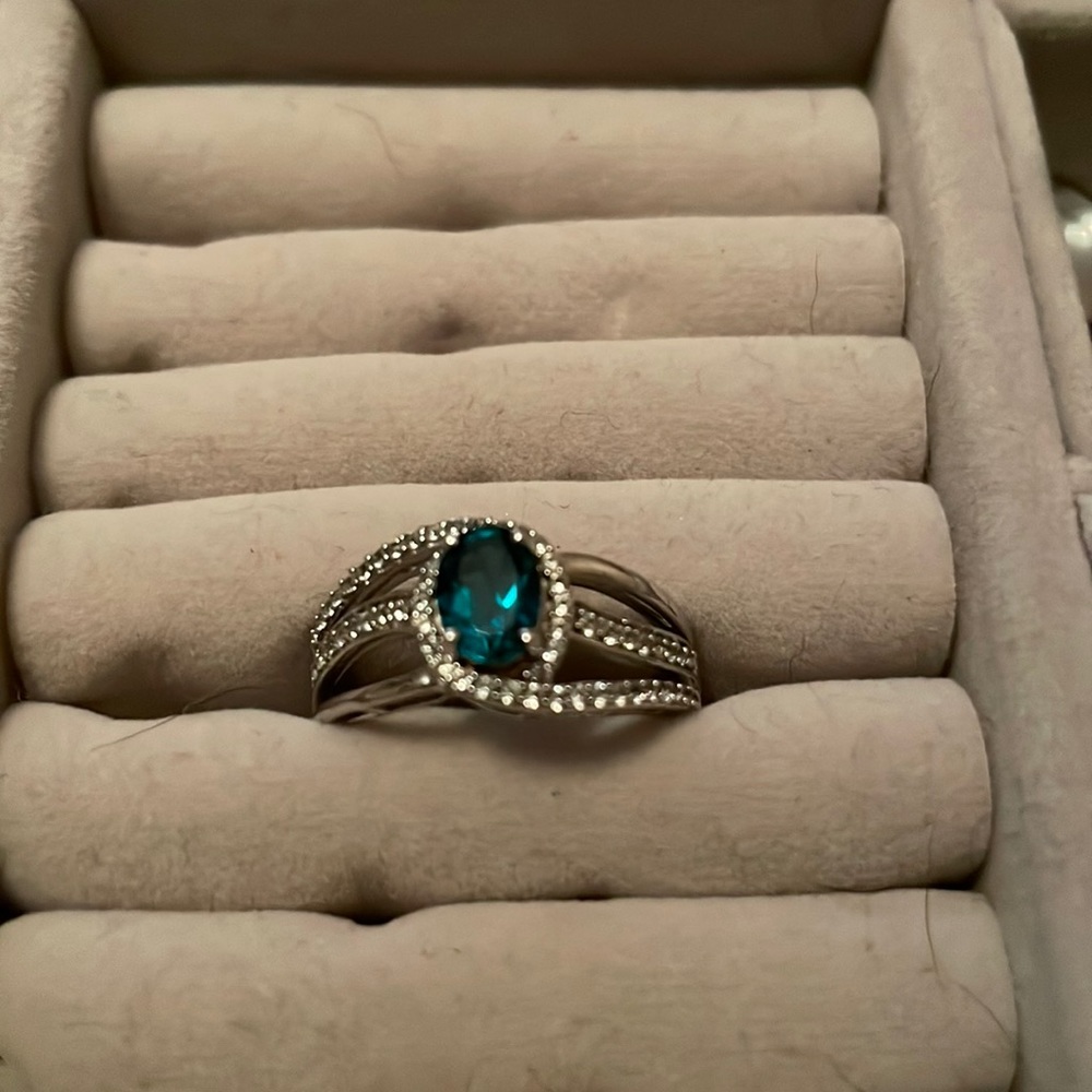 Emerald Ring - image 1